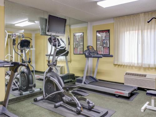 a gym with two exercise bikes and a tv at Club Hotel Nashville Inn & Suites in Nashville