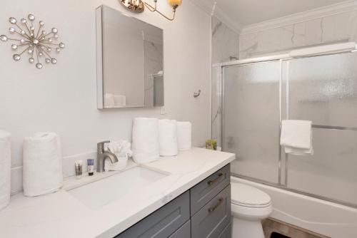 Vannituba majutusasutuses Sweet Retreat 2- Cozy Relaxing Resort Cottage