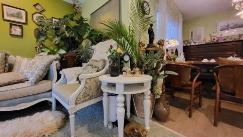a living room filled with lots of plants and a table at sweet home in Richmond