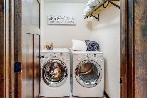a laundry room with a washer and dryer at Craftsman Comforts in Sandpoint