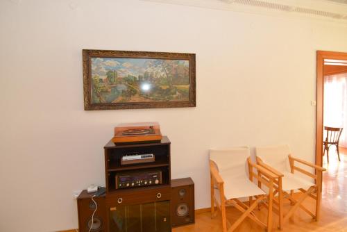 Mytilini central apt 5 min walk from port, shops