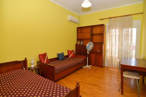 Mytilini central apt 5 min walk from port, shops