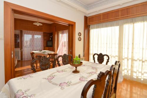 Mytilini central apt 5 min walk from port, shops