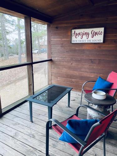 Φωτογραφία από το άλμπουμ του Cozy Cabin at Bear Mountain Log Cabins σε Eureka Springs