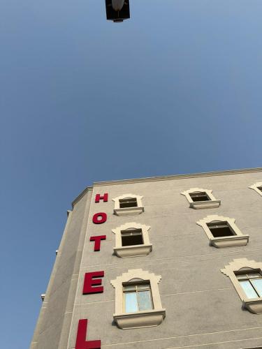 a hotel sign on the side of a building at ريف الزهور للشقق الفندقيه in Dammam