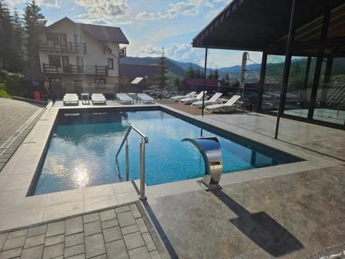 Kolam renang di atau dekat dengan WhiteWood Cottages