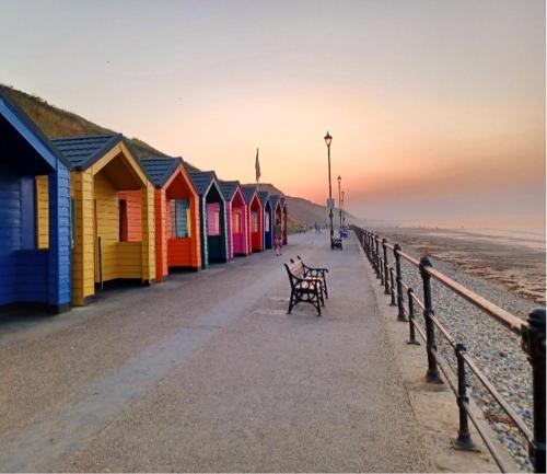 a row of colorful houses on the beach at Serendipity cottage in Castleton