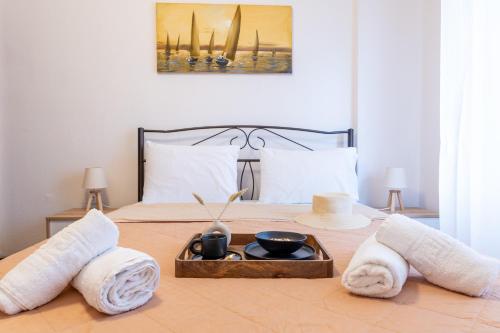 a bedroom with a bed with towels on it at Casa de Stella in Limenas