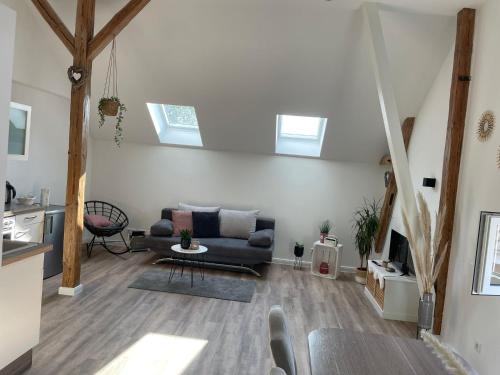 a living room with a couch and a table at Stilvolle Ferienwohnung bei Bad Segeberg in Blunk