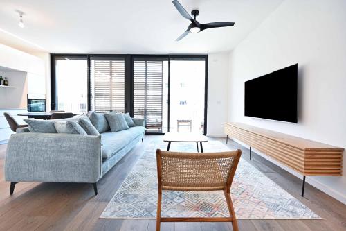 Charming 2BR with Balcony in Ben Yehuda st By HolyGuest