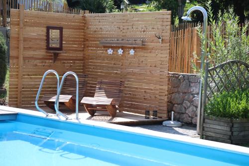 NINA's Chalet - Cozy Alpine Chalet with Spa Access in Tyrol, presented by AlpenLuxusの敷地内または近くにあるプール