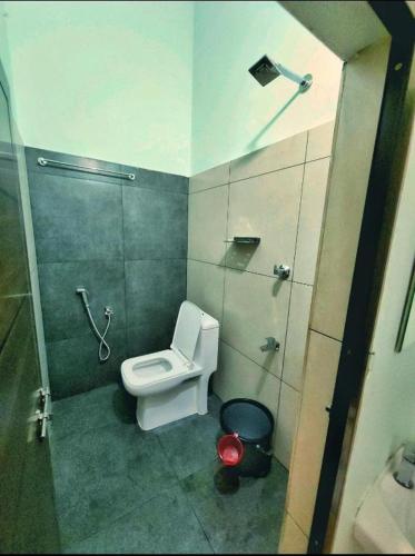 Un baño de Apsara Residency