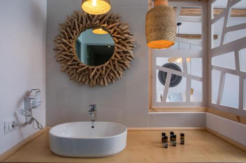 Ein Badezimmer in der Unterkunft THALASSA