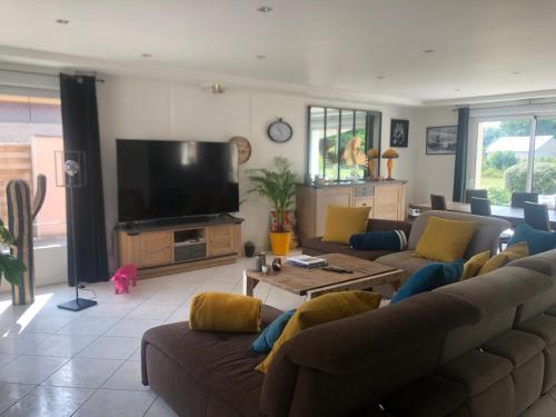 Fotografia z galérie ubytovania Maison 8 personnes 4 chambres parking privé pour 24h Mans v destinácii Coulaines