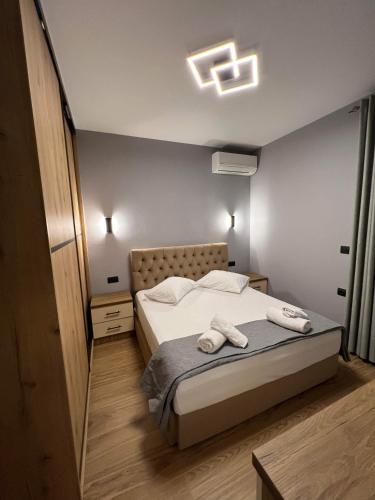 a bedroom with a bed with two towels on it at Ora House in Ayia Evfimia