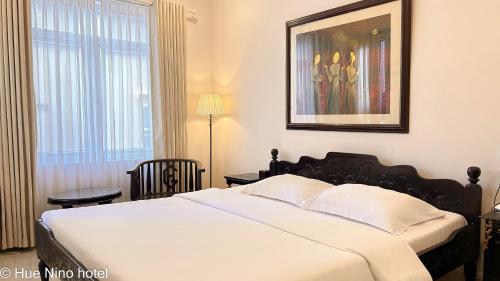 Giường trong phòng chung tại Hue Nino Hotel