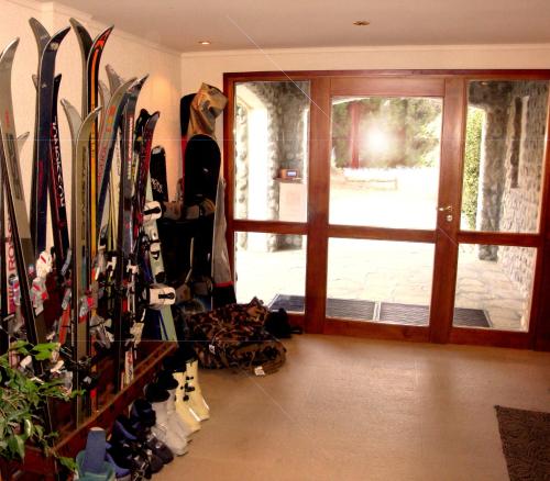 a room with a bunch of skis and ski equipment at Apartur Catedral in San Carlos de Bariloche