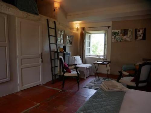 a living room with a ladder and a room with a window at La maison de Muriel in Rustrel