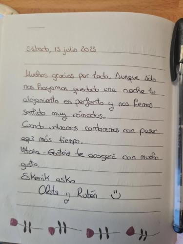 uma carta de um estudante para a namorada em Cozy apartment close to airport em Ponta Delgada