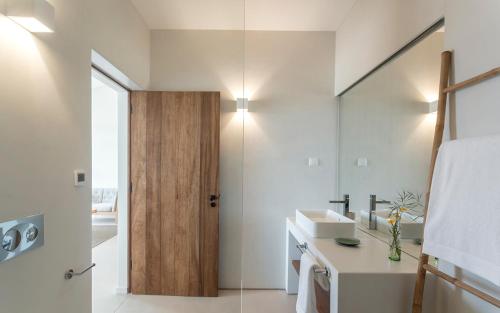 a bathroom with a sink and a mirror at Amaria in Aljezur