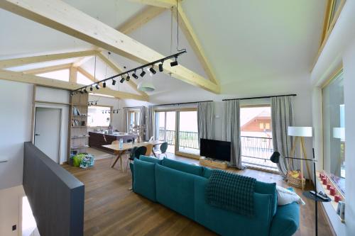 A television and/or entertainment centre at Eco-Chalet Matschiedl