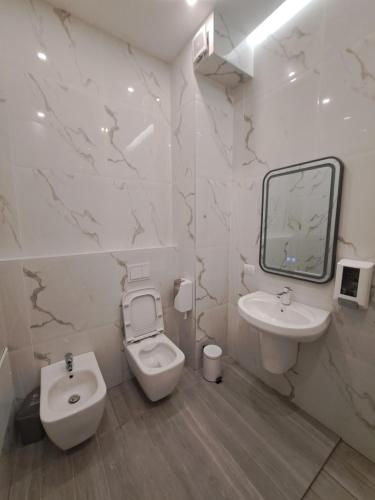 A bathroom at Tetris Apartment