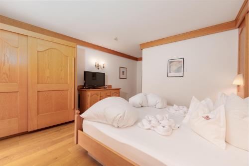 Postel nebo postele na pokoji v ubytování Hotel Schwarzer Adler
