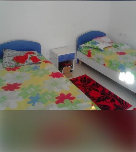 Tempat tidur dalam kamar di Front of sea appartement hergla