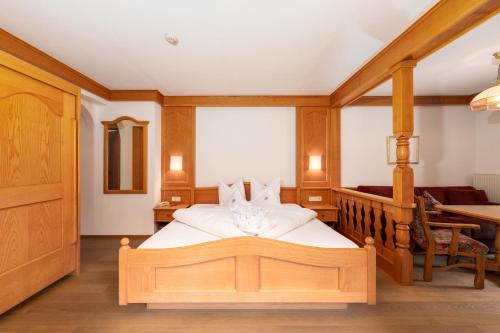 Postel nebo postele na pokoji v ubytování Hotel Schwarzer Adler