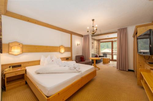Postel nebo postele na pokoji v ubytování Hotel Schwarzer Adler
