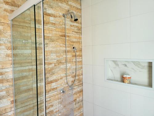 Bilik mandi di Suítes Balneário Camboriú