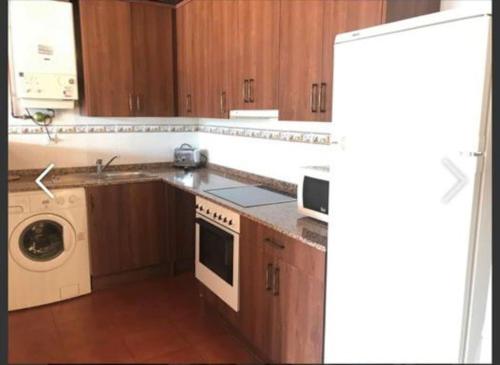 Kuchyň nebo kuchyňský kout v ubytování Apartamento en residencial formigal
