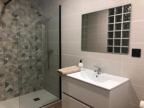 a bathroom with a sink and a shower at LA PEPITA in Sant Carles de la Ràpita