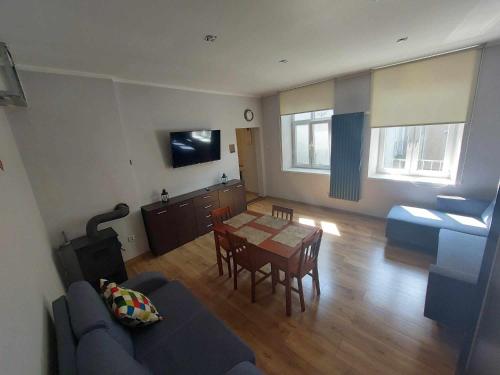 a living room with a table and a dining room at Apartament na Kazimierza in Przemyśl