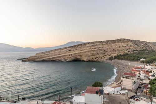 a view of a beach with buildings and the ocean at Emmanouela Apartment in Matala
