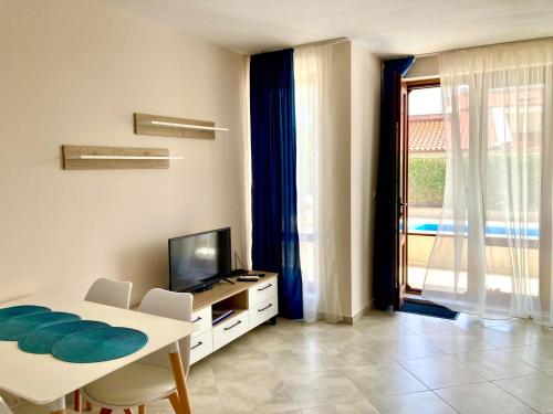 Телевізор і / або розважальний центр в Apartments in Villas Apolon