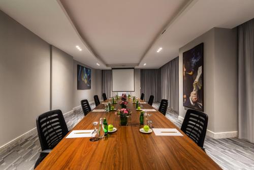 a conference room with a long wooden table and chairs at HDB Al Sahafa in Riyadh