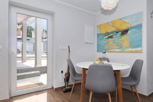 Φωτογραφία από το άλμπουμ του Villa Ella - swimming pool, garden, baby friendly σε Bast