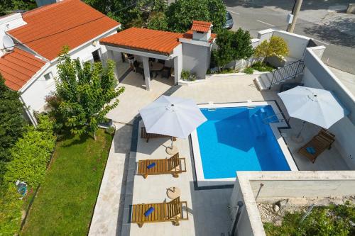 Πισίνα στο ή κοντά στο Villa Ella - swimming pool, garden, baby friendly