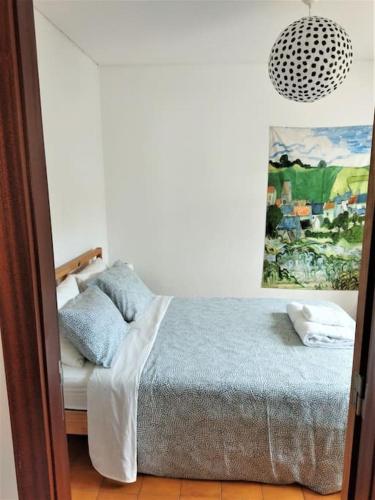 Ένα ή περισσότερα κρεβάτια σε δωμάτιο στο Casa Capuchos. Close to Lisbon with Ocean View