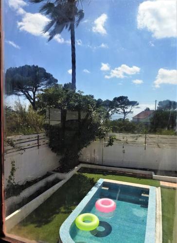 Πισίνα στο ή κοντά στο Casa Capuchos. Close to Lisbon with Ocean View