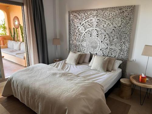 Un pat sau paturi într-o cameră la Marbella Benahavis appartement
