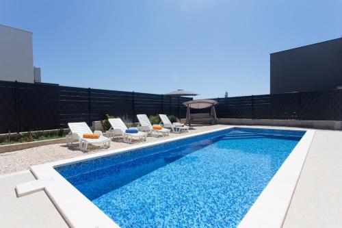 Modern apartment with swimming pool