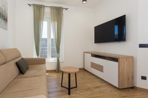Modern apartment with swimming pool