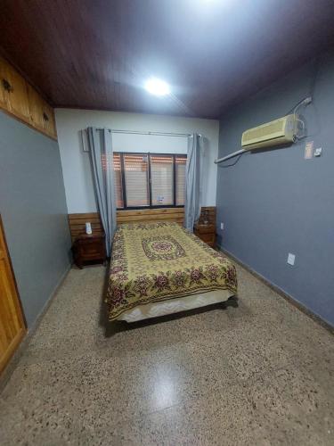 Uma cama ou camas num quarto em HOSTEL DEL HERRERO