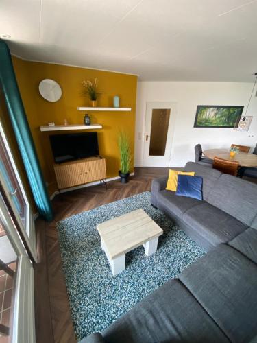 a living room with a couch and a coffee table at Appartement de Ruiter in Winterberg