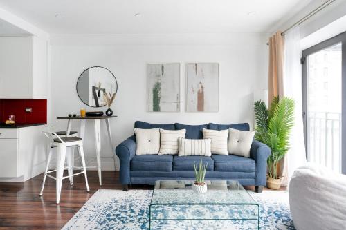 Χώρος καθιστικού στο 809-3A 1BR Columbus Circle Elevator W D