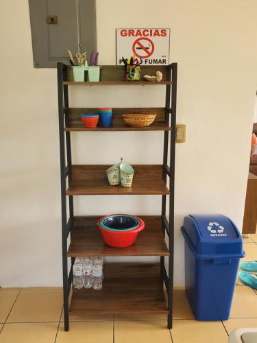 a shelf with bowls and other items on it at Villa Roberto Vista Hermosa in Sardinal