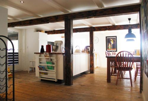 a kitchen and dining room with a table and chairs at Andelen Guesthouse in Ærøskøbing