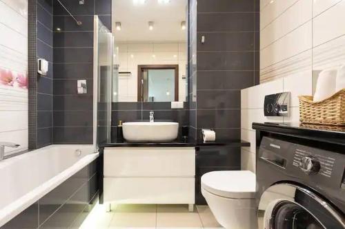 Phòng tắm tại Golden Apartments Warsaw - Big Luxury And Bright Apartment - Siedmiogrodzka 1